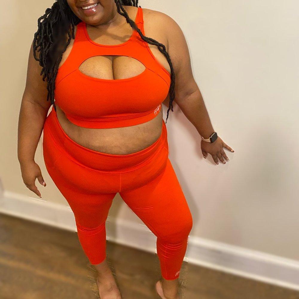 Candy Apple Red (Plus & Curvy): Sports Bra & Yoga Set